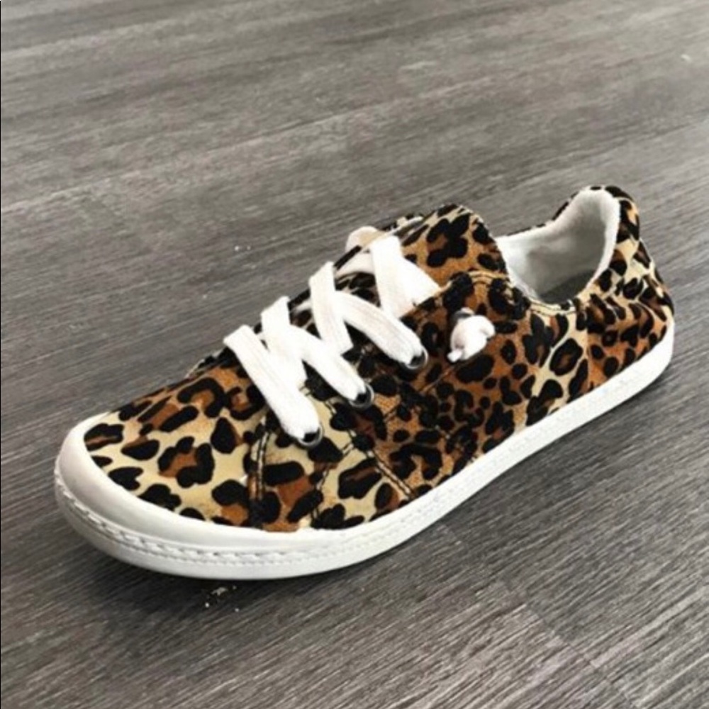 ⬇️only 6 left ,sale⚡️  Leopard Print Sneakers - Picture 3 of 8